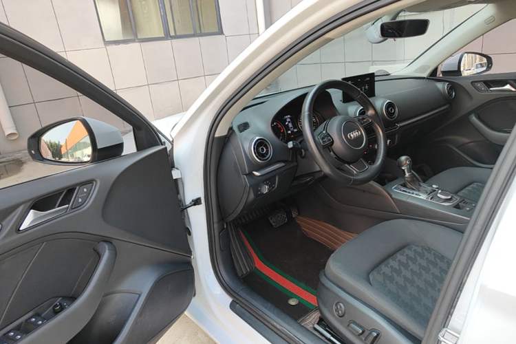 Used Audi A3 2016 Limousine 35 TFSI Prestige Edition Driver Seat