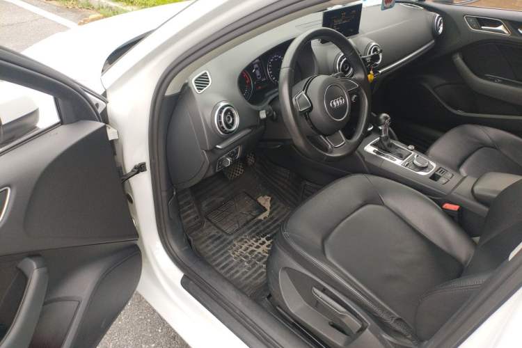 Used Audi A3 2016 Limousine 35 TFSI Ambition Edition Driver Seat