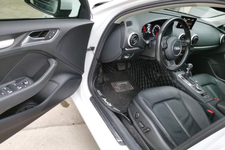 Used Audi A3 2016 Limousine 35 TFSI Style Edition Driver Seat