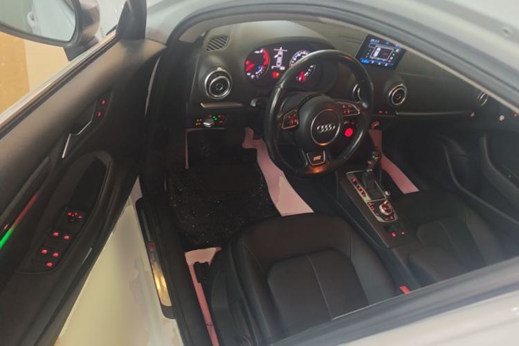 Used Audi A3 2016 Limousine 35 TFSI Ambition Edition Driver Seat