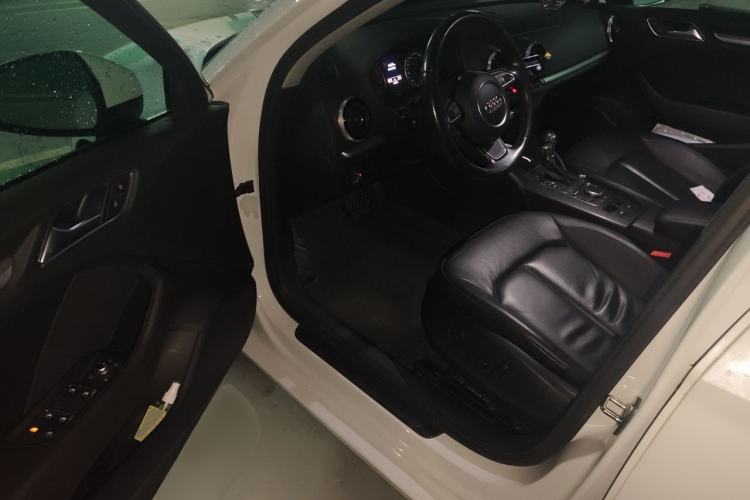 Used Audi A3 2016 Limousine 35 TFSI Style Edition Driver Seat