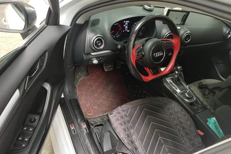 Used Audi A3 2016 Limousine 35 TFSI Ambition Edition Driver Seat
