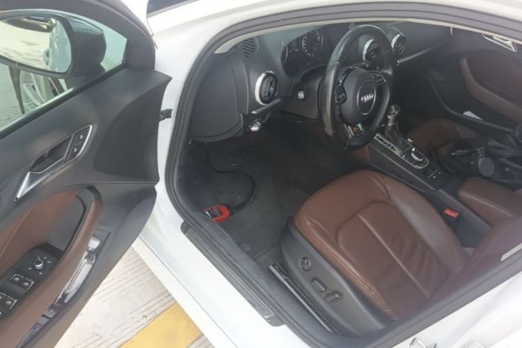 Used Audi A3 2016 Limousine 35 TFSI Style Edition Driver Seat