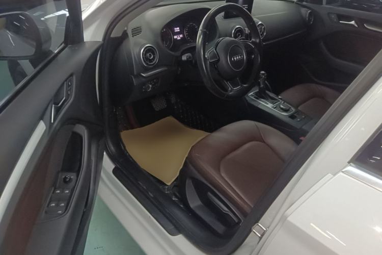 Used Audi A3 2016 Limousine 35 TFSI Ambition Edition Driver Seat