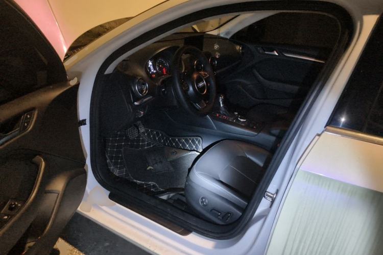 Used Audi A3 2016 Limousine 35 TFSI Prestige Edition Driver Seat