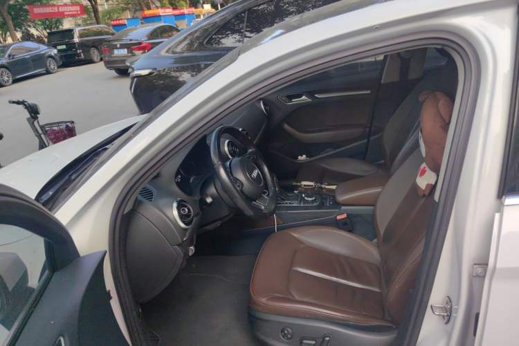 Used Audi A3 2016 Limousine 35 TFSI Style Edition Driver Seat