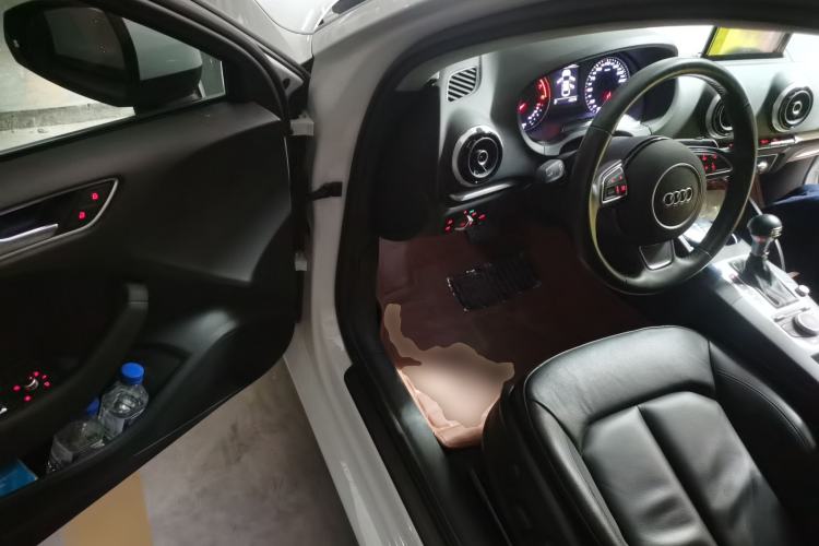 Used Audi A3 2016 Limousine 35 TFSI Style Edition Driver Seat