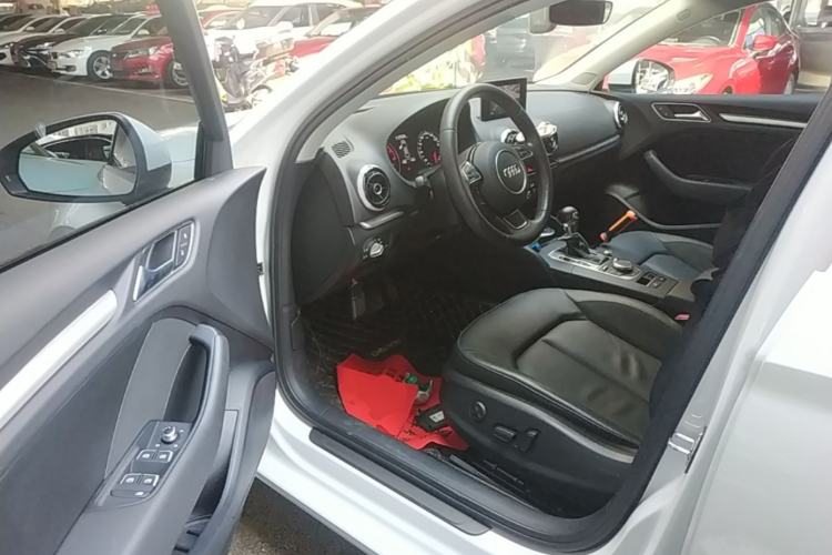 Used Audi A3 2016 Limousine 35 TFSI Style Edition Driver Seat