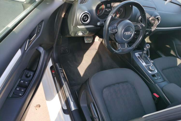 Used Audi A3 2016 Limousine 35 TFSI Ambition Edition Driver Seat