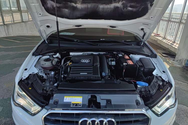 Used Audi A3 2016 Limousine 35 TFSI Style Edition Engine Bay