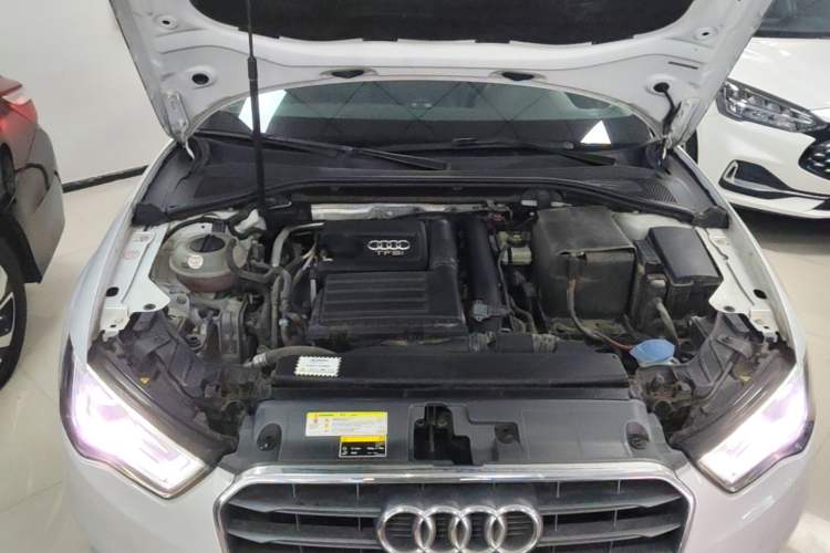 Used Audi A3 2016 Limousine 35 TFSI Style Edition Engine Bay