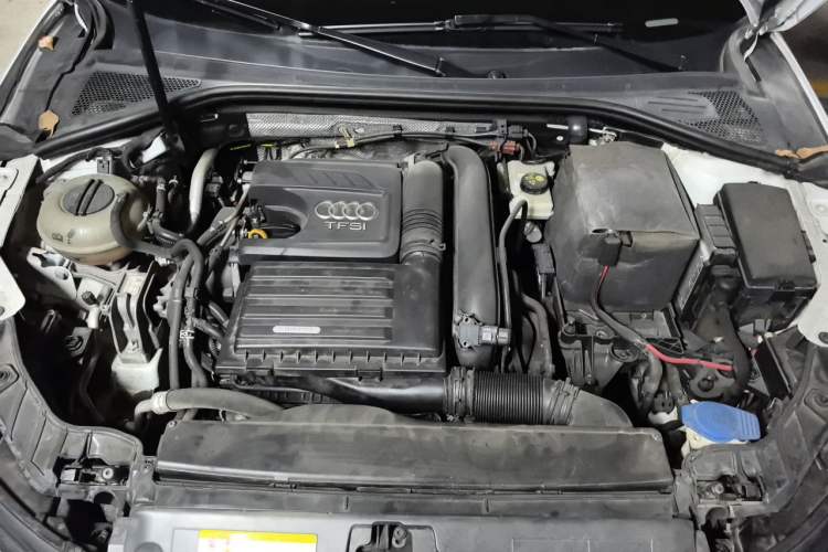 Used Audi A3 2016 Limousine 35 TFSI Style Edition Engine Bay