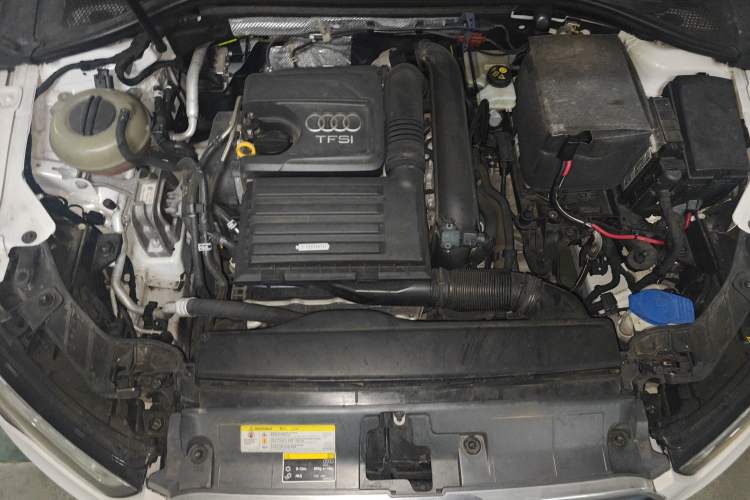Used Audi A3 2016 Limousine 35 TFSI Style Edition Engine Bay