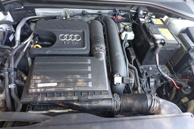 Used Audi A3 2016 Limousine 35 TFSI Style Edition Engine Bay