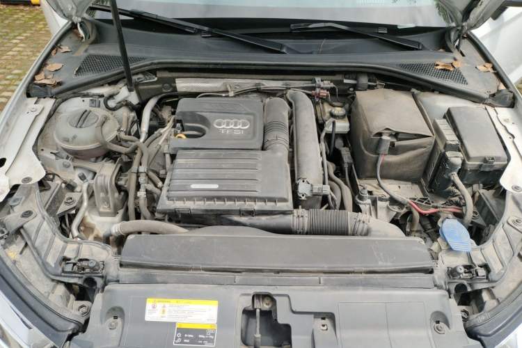 Used Audi A3 2016 Limousine 35 TFSI Style Edition Engine Bay