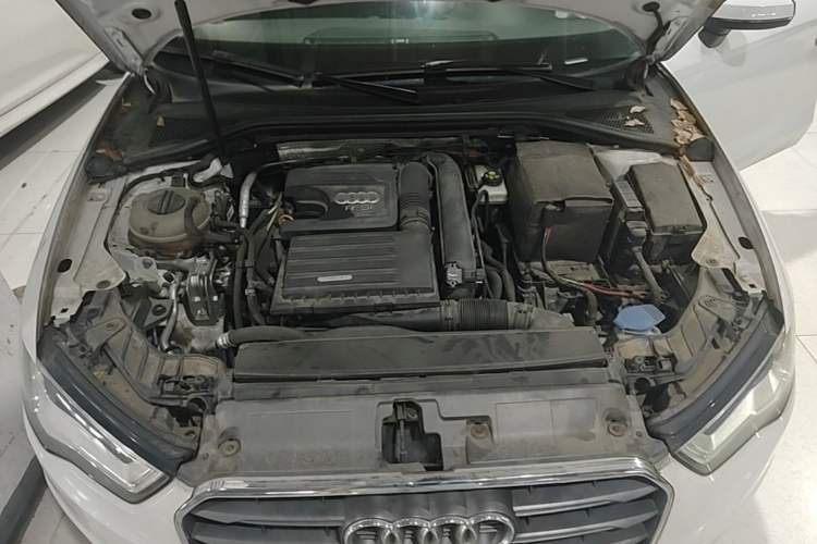 Used Audi A3 2016 Limousine 35 TFSI Style Edition Engine Bay