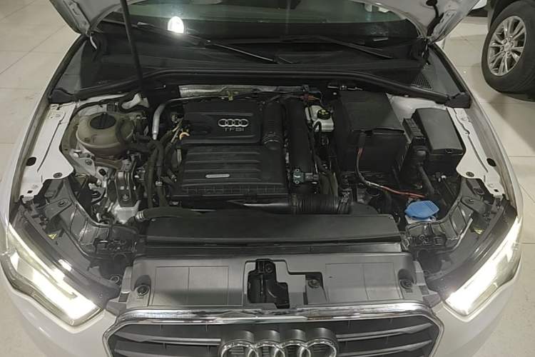 Used Audi A3 2016 Limousine 35 TFSI Style Edition Engine Bay