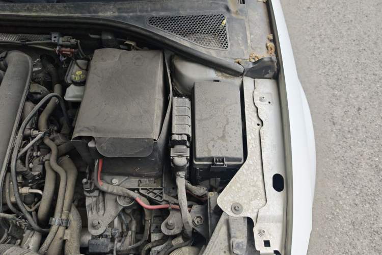 Used Audi A3 2016 Limousine 35 TFSI Special Edition Engine Bay Left