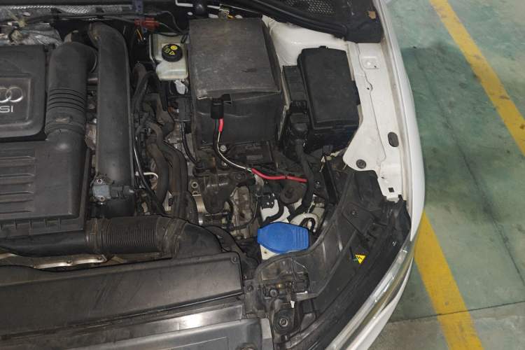 Used Audi A3 2016 Limousine 35 TFSI Style Edition Engine Bay Left