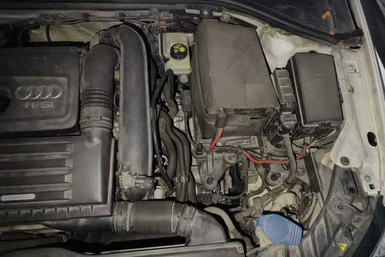Used Audi A3 2016 Limousine 35 TFSI Style Edition Engine Bay Left