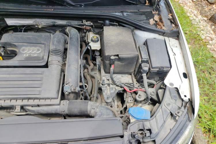 Used Audi A3 2016 Limousine 35 TFSI Ambition Edition Engine Bay Left