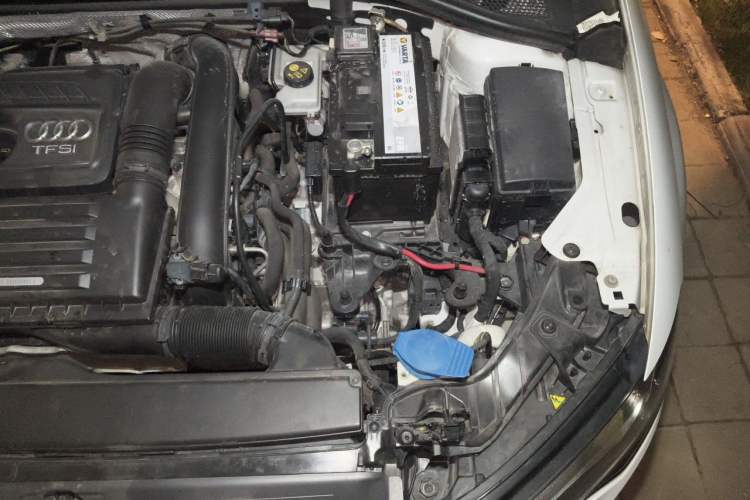 Used Audi A3 2016 Limousine 35 TFSI Style Edition Engine Bay Left