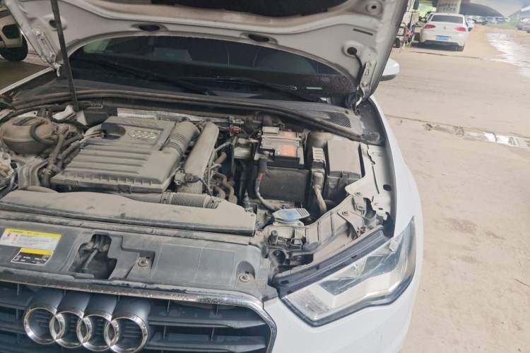 Used Audi A3 2016 Limousine 35 TFSI Ambition Edition Engine Bay Left