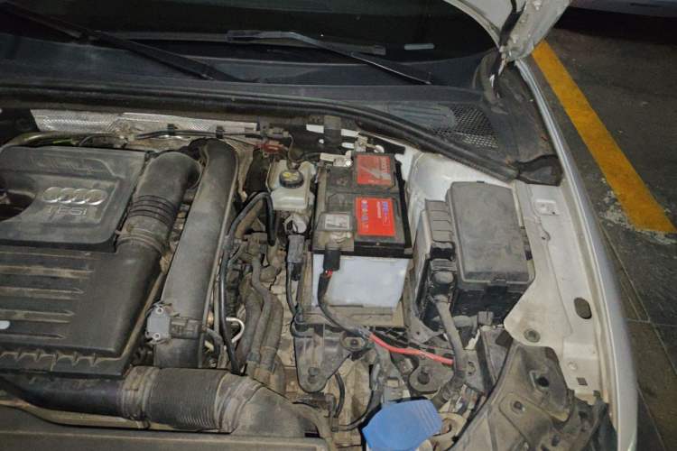Used Audi A3 2016 Limousine 35 TFSI Style Edition Engine Bay Left