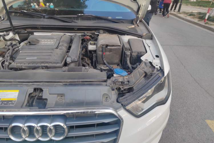 Used Audi A3 2016 Limousine 35 TFSI Ambition Edition Engine Bay Left
