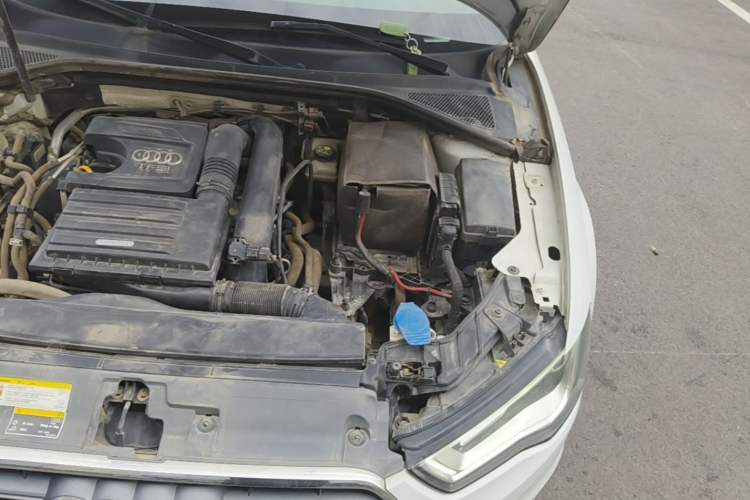 Used Audi A3 2016 Limousine 35 TFSI Style Edition Engine Bay Left