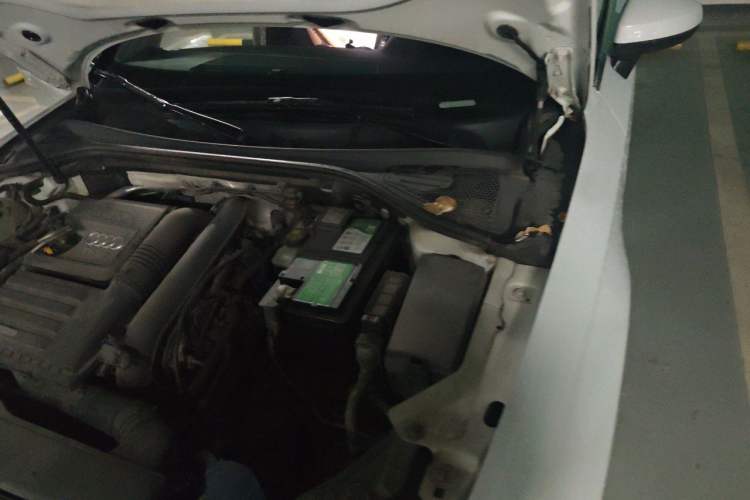 Used Audi A3 2016 Limousine 35 TFSI Style Edition Engine Bay Left