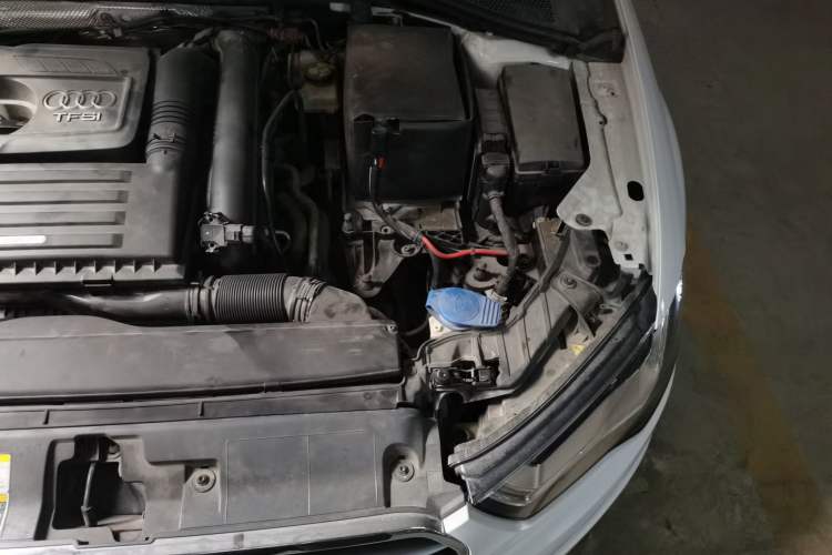 Used Audi A3 2016 Limousine 35 TFSI Style Edition Engine Bay Left