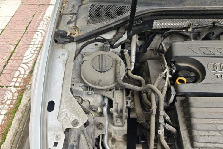 Used Audi A3 2016 Limousine 35 TFSI Special Edition Engine Bay Right