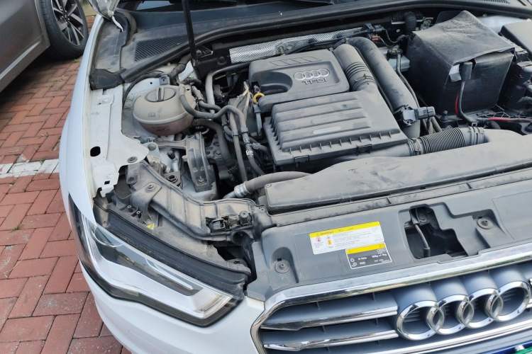 Used Audi A3 2016 Limousine 35 TFSI Style Edition Engine Bay Right
