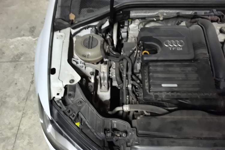 Used Audi A3 2016 Limousine 35 TFSI Style Edition Engine Bay Right