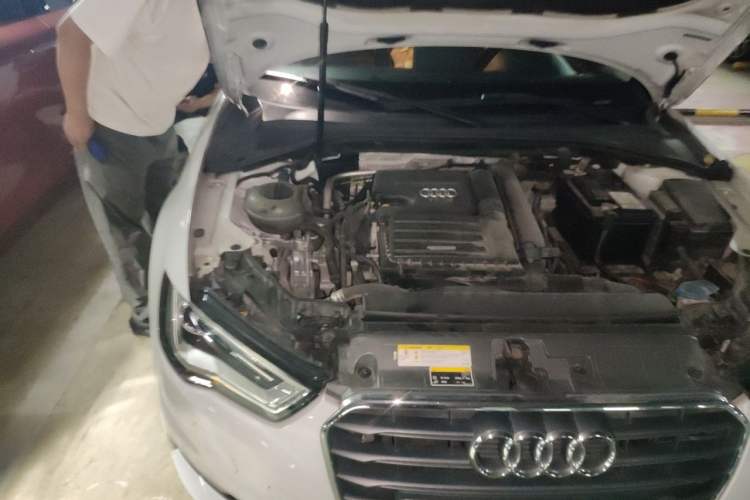 Used Audi A3 2016 Limousine 35 TFSI Prestige Edition Engine Bay Right