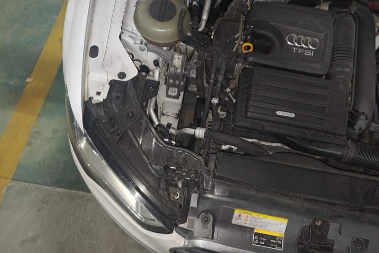 Used Audi A3 2016 Limousine 35 TFSI Style Edition Engine Bay Right