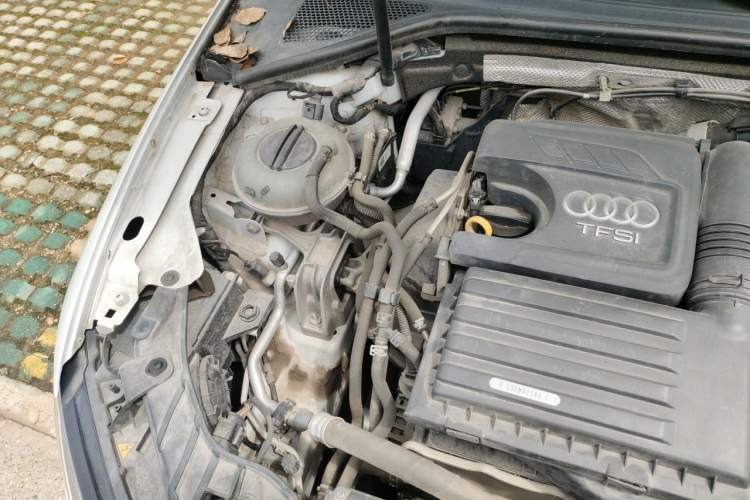Used Audi A3 2016 Limousine 35 TFSI Style Edition Engine Bay Right