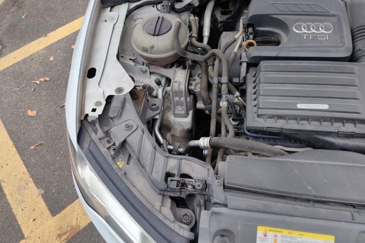 Used Audi A3 2016 Limousine 35 TFSI Prestige Edition Engine Bay Right