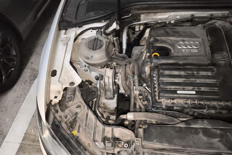 Used Audi A3 2016 Limousine 35 TFSI Style Edition Engine Bay Right