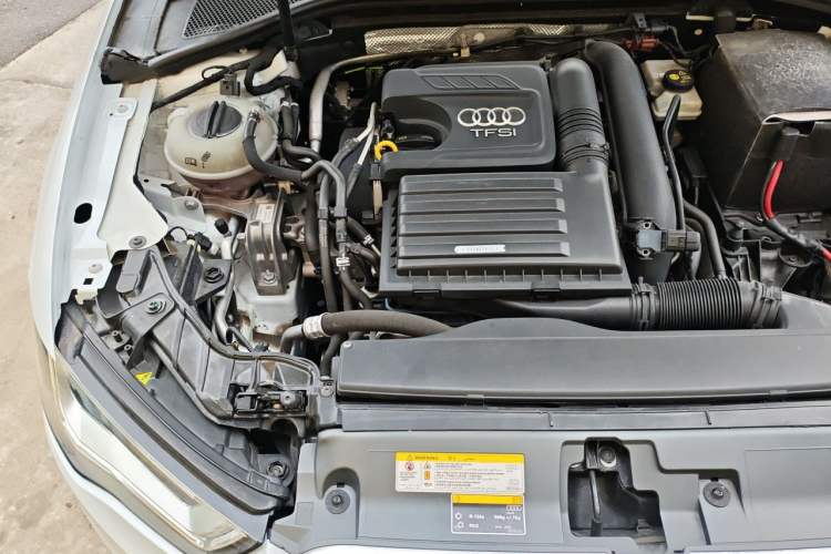 Used Audi A3 2016 Limousine 35 TFSI Style Edition Engine Bay Right