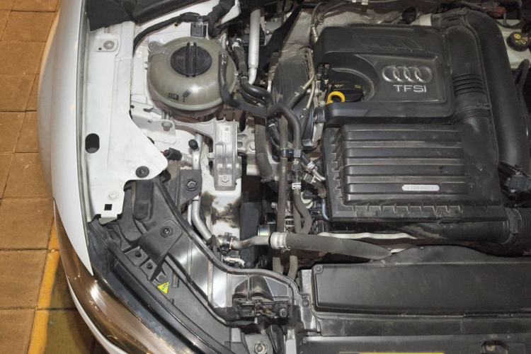 Used Audi A3 2016 Limousine 35 TFSI Style Edition Engine Bay Right