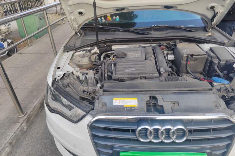 Used Audi A3 2016 Limousine 35 TFSI Ambition Edition Engine Bay Right