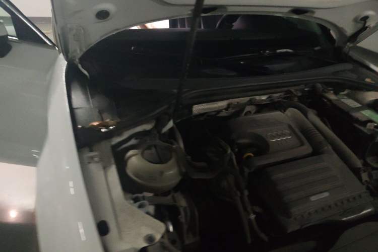 Used Audi A3 2016 Limousine 35 TFSI Style Edition Engine Bay Right