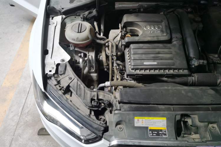 Used Audi A3 2016 Limousine 35 TFSI Style Edition Engine Bay Right