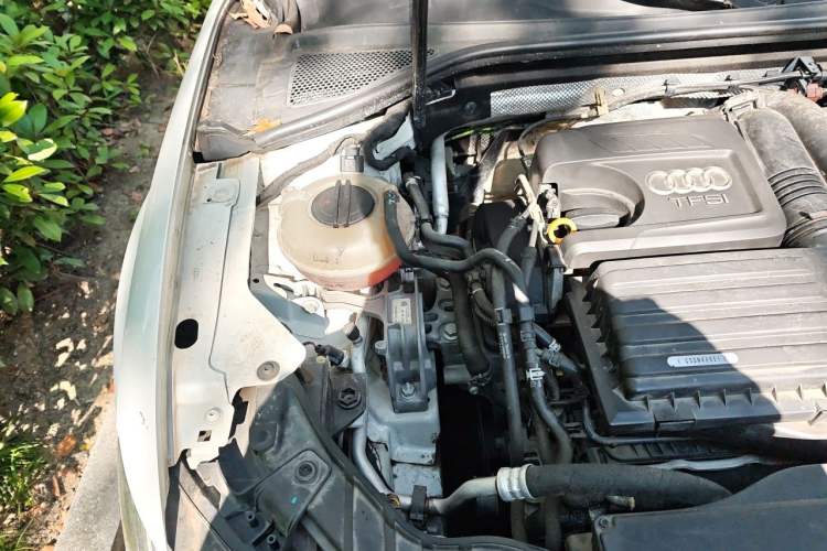 Used Audi A3 2016 Limousine 35 TFSI Style Edition Engine Bay Right