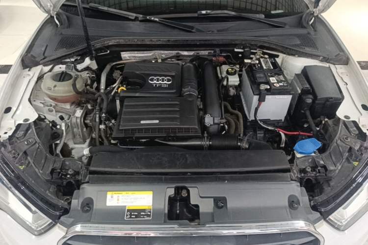 Used Audi A3 2016 Limousine 35 TFSI Style Edition Engine Bay