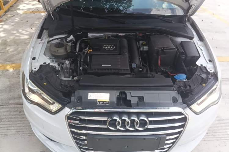 Used Audi A3 2016 Limousine 35 TFSI Style Edition Engine Bay