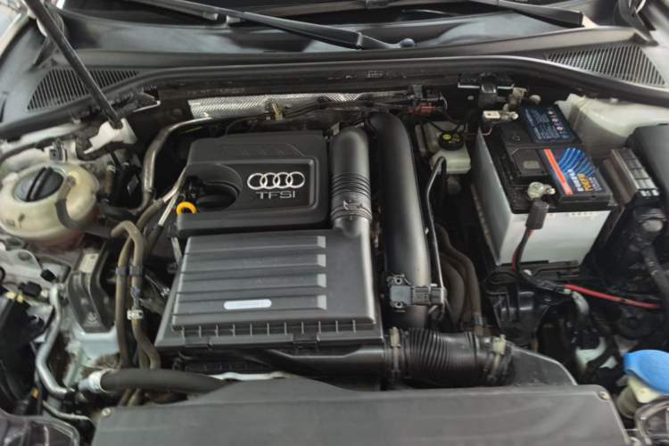 Used Audi A3 2016 Limousine 35 TFSI Style Edition Engine Bay