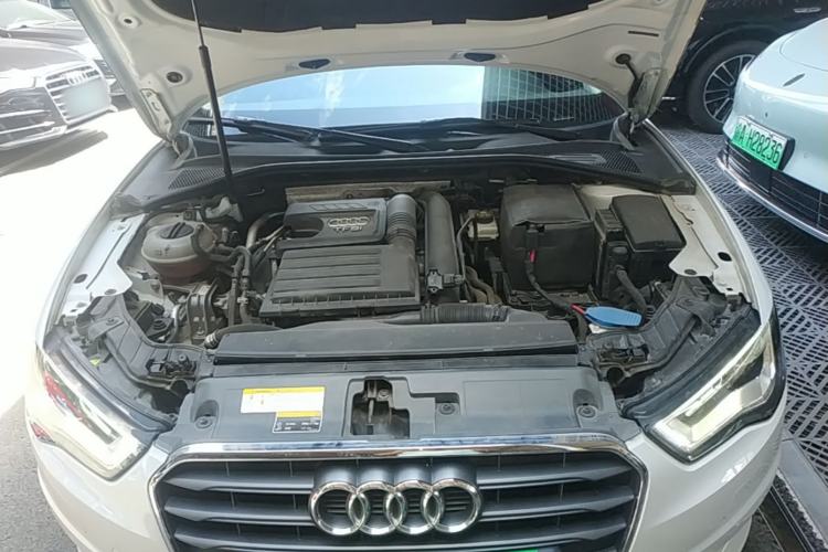 Used Audi A3 2016 Limousine 35 TFSI Style Edition Engine Bay